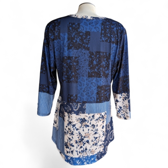 Lily by Firmiana | Blue Floral V-Neck Long Sleeve Tunic - Picture 3 of 9